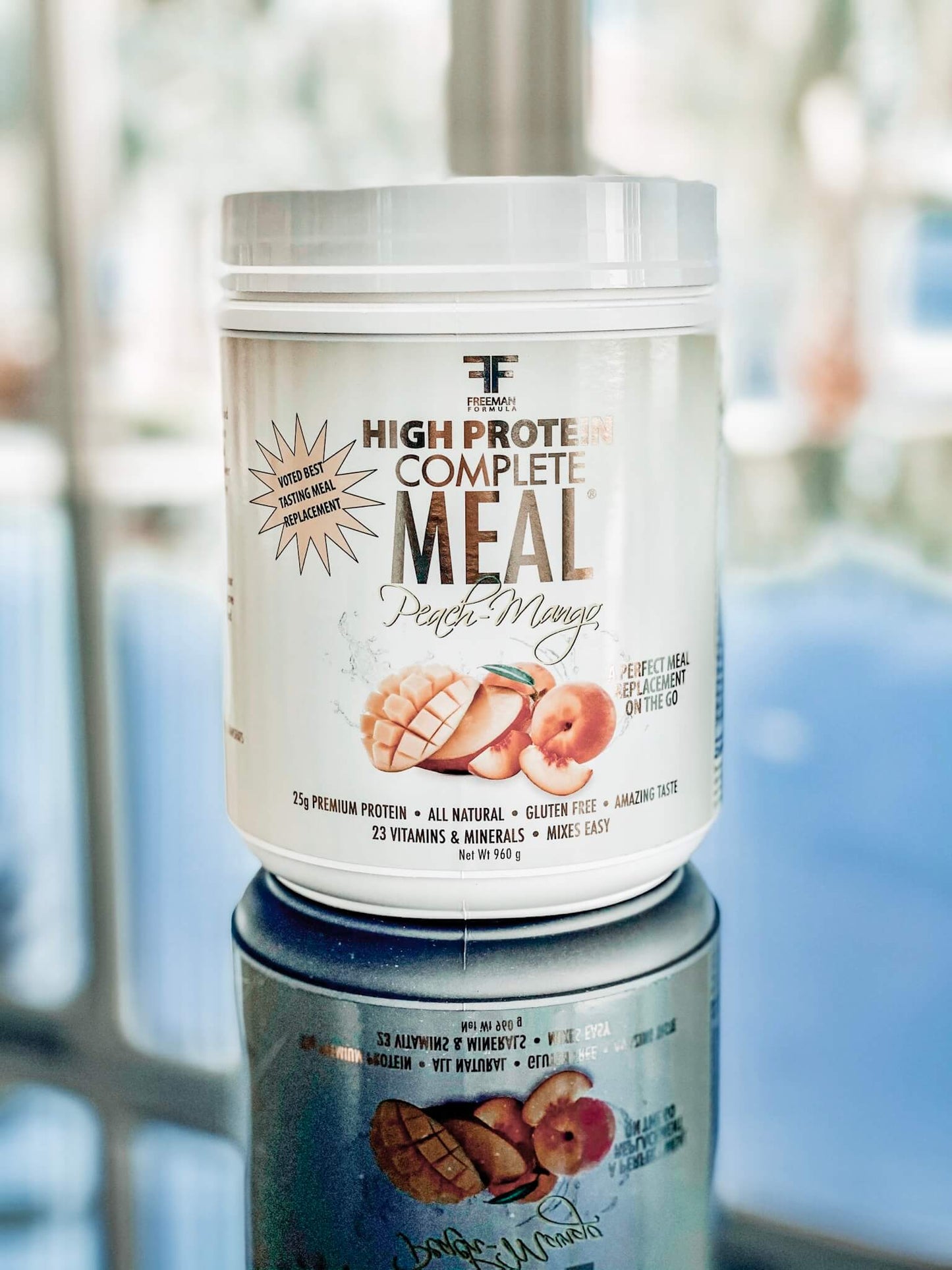 Freeman formula's meal replacement Complete Meal, 25 gms of premium ion-exchange whey protein, 2 gms of fiber, less than 1 gm of sugar, organic brown rice & chia superfood, 38 bioavailable vitamins & minerals, only 163 calories per serving. Gluten FREE, All Natural, No Artificial sweeteners